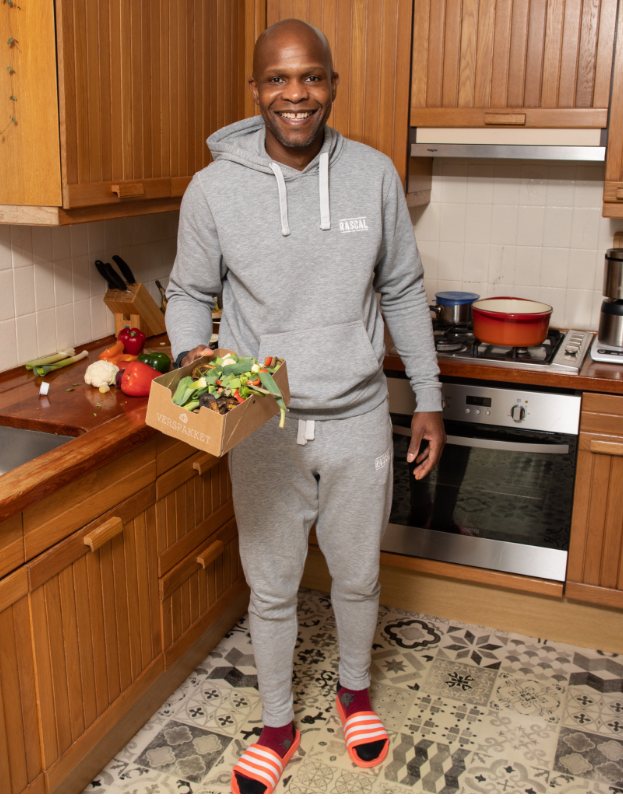 De Luie Wereldverbeteraar Met Etensresten